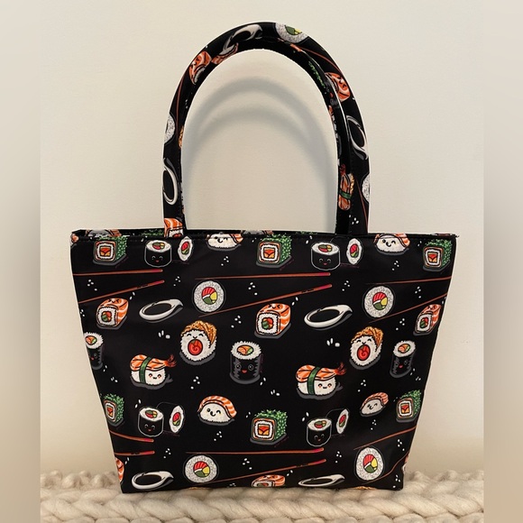 Betsey Johnson Lunch Bag - Picture 1 of 6